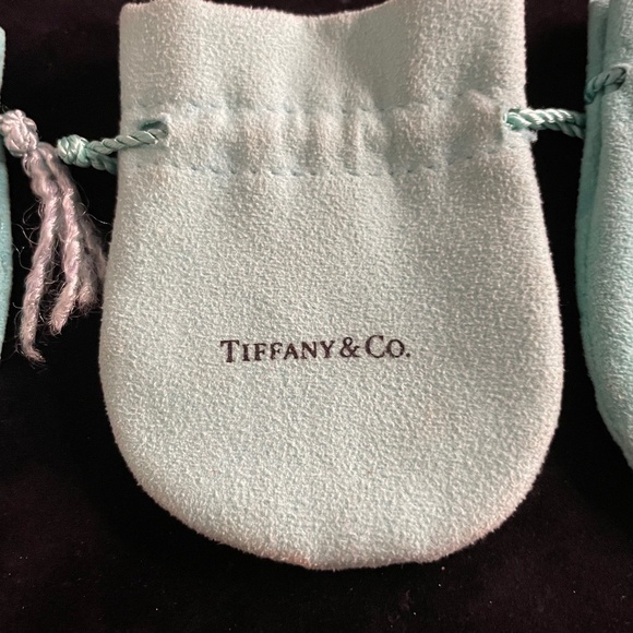15 Velvety Drawstring Pouch 2 Tiffany & Co - Picture 4 of 14